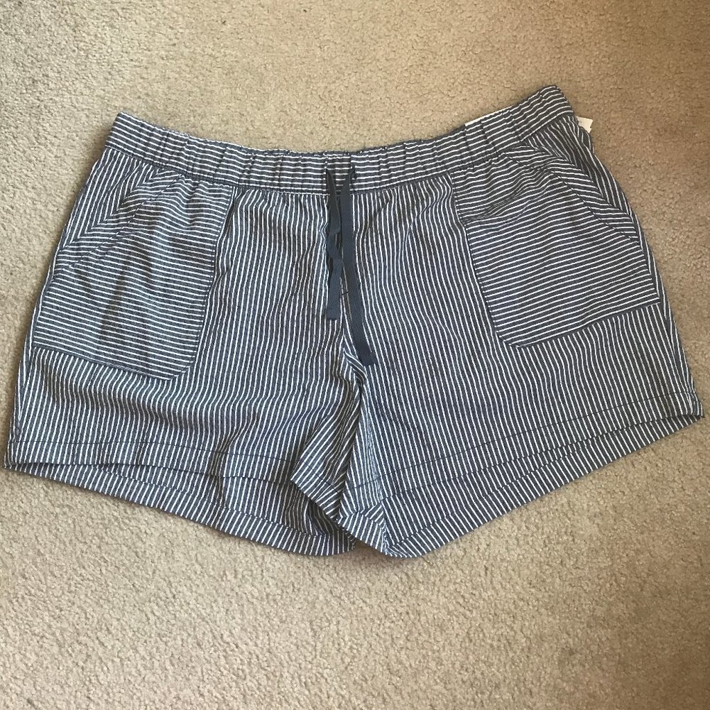 Women's Lane Bryant Blue and White Seersucker Shorts 26